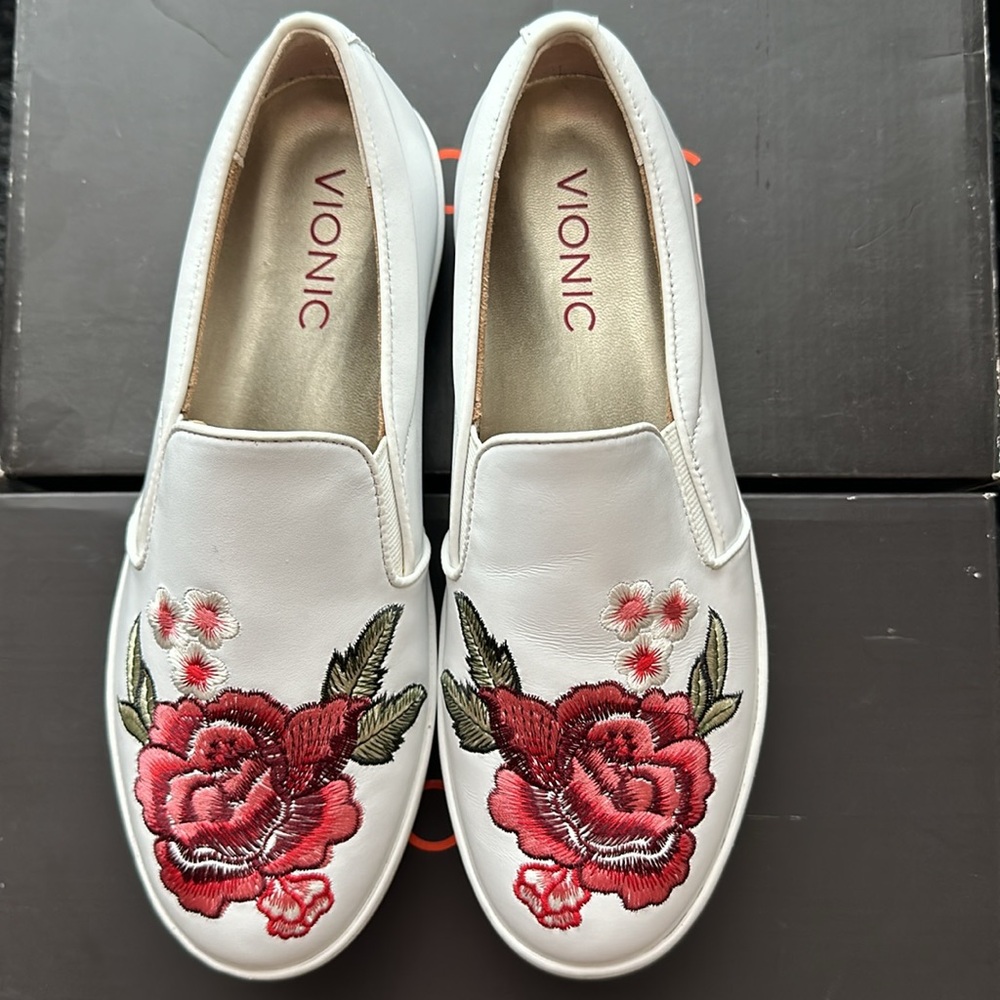 NIB Vionic Splendid Midifloral Sneakers